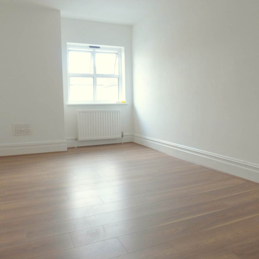 Oxhey Road, Oxhey, WD19 - Photo 1