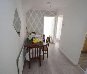 Abbotsford Road, Ilford, IG3 - Photo 2