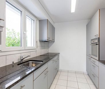 Moderne 3 1/2 - Zimmerwohnung mit verglastem Balkon - Foto 2