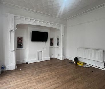 6 bedroom terraced house to rent - Photo 2