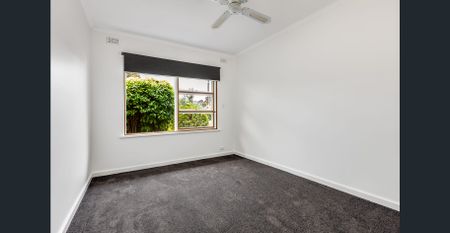 Perfectly positioned in a peaceful cul-de-sac - Photo 5