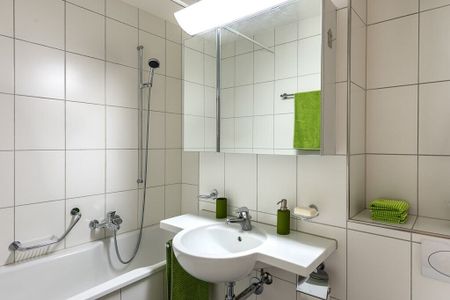 Relaxed living in an idyllic residential area - Photo 2