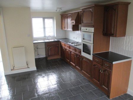 3 bedroom terraced house to rent - Photo 5