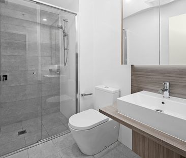 Light-Filled Two-Bedroom Apartment in Thornton Estate - Photo 4