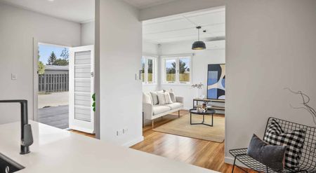 Cozy Campbell in Cambridge. RENT REDUCED - Photo 3