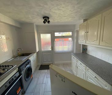 3 bedroom terraced house to rent - Photo 5