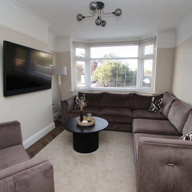 3 bedroom semi-detached house to rent - Photo 1