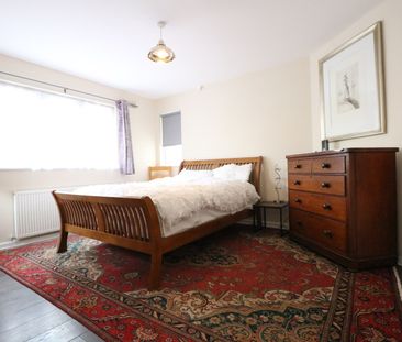 3 Bed Semi-Detached House, Mitchell Way, NW10 - Photo 6