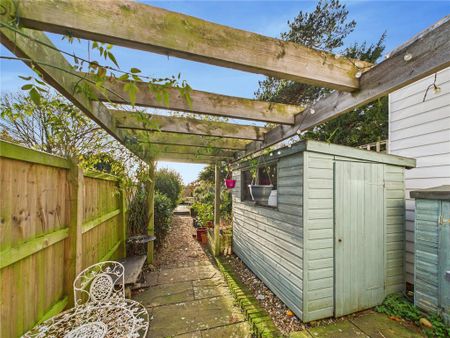 3 bedroom terraced house to rent - Photo 3