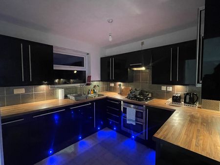 5 Bed Semi-Detached House, Furlong Road, CV1 - Photo 5