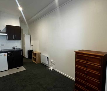 Modern Studio Apartment – Prime Te Aro Location! - Photo 4