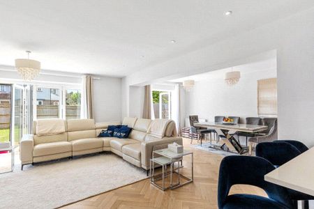 3 bedroom semi-detached house to rent - Photo 3