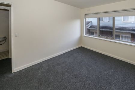 Prime location 2 bedroom apartment - Photo 4