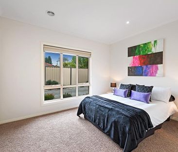 Stylish Living in a Private, Convenient Setting - Photo 2