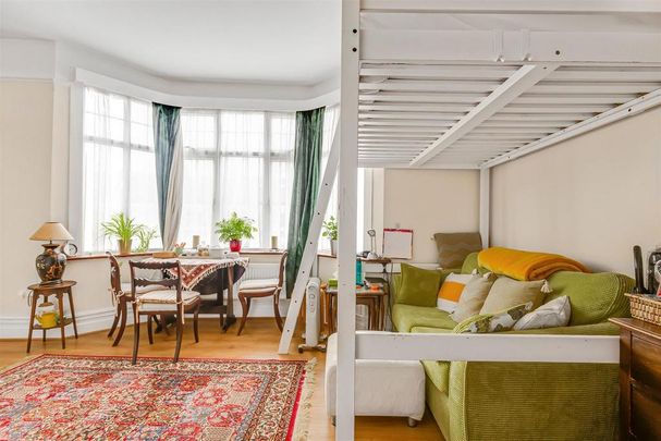 Studio to rent - Photo 1