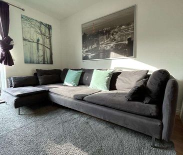 Gorgeous ALL ENSUITE house with lounge & garden Room 3 - Photo 3