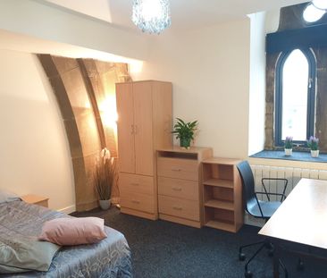 8 Bed Flat, Hanover Street, S3 - Photo 1