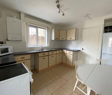 4 bedroom terraced house to rent - Photo 6