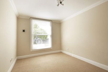 2 bedroom ground floor flat to rent - Photo 2