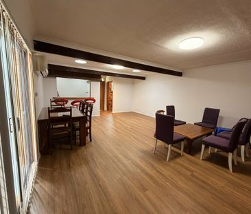 When space and location are key - Photo 1