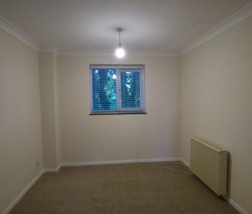 Flat to rent on - Photo 2