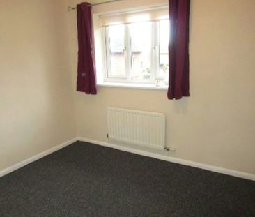 Semi-detached house to rent on - Photo 5