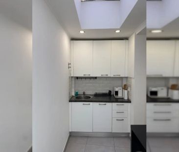 Room in a shared 2-bedroom apartment for rent in Lisbon, bills incl... - Photo 1