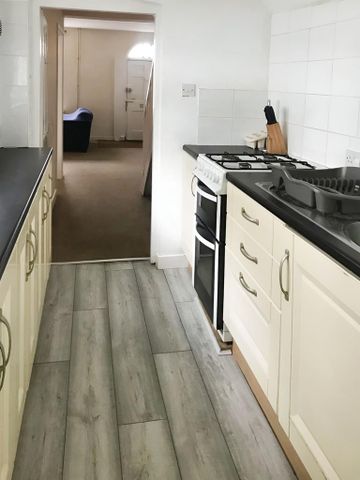 3 bedroom terraced house to rent - Photo 5