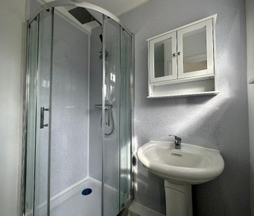 2 bedroom semi-detached house to rent - Photo 5