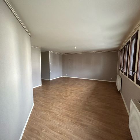 Location Appartement 4 pièces 80 m² La Châtre - Photo 1