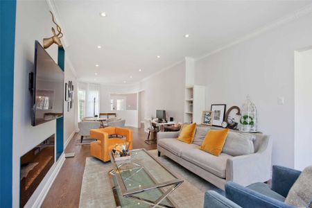 For Lease - 56 Redstone Road, Richmond Hill, Ontario - Photo 2