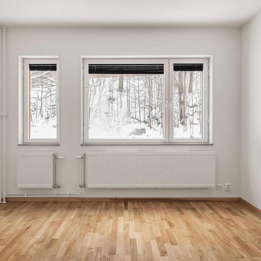 Bergfotsvägen, Tumba - Photo 1