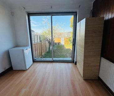 4 Bed Semi-Detached House, Rannock Avenue, NW9 - Photo 1