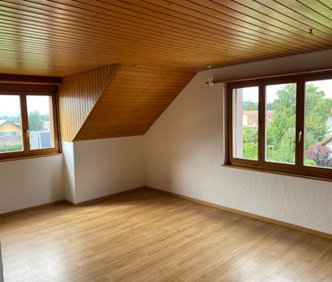 gemütliche 3.5-Zimmer-Dachwohnung mit Kamin - Photo 2