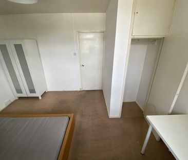 Room in a Shared Flat, Gresham Road, SW9 - Photo 3