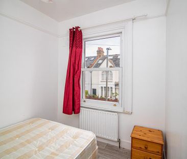 4 bedroom terraced house to rent - Photo 3