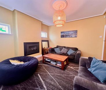 4 bedroom semi-detached house to rent - Photo 1