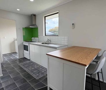 3 Bedroom Home in Melville – Fully Fenced, Next to Park - Photo 2