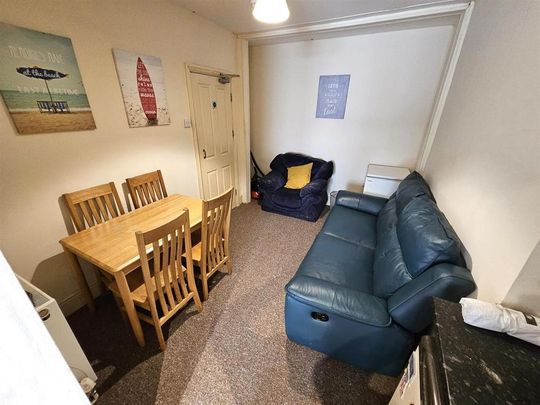 5 bedroom house to rent - Photo 1