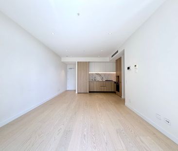 Modern One-Bedroom Apartment with Separate Study - Photo 5