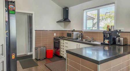 Great location in Stanmore Bay - Photo 3