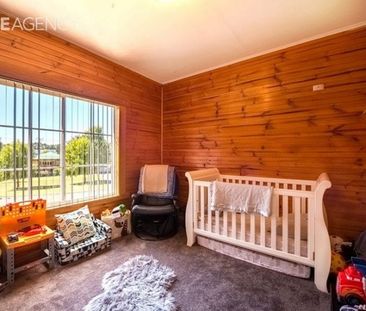 Quiet, warm & welcoming with VIEWS! - Photo 1