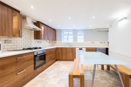 Norwood Grove,, Hyde Park, Leeds - Photo 2