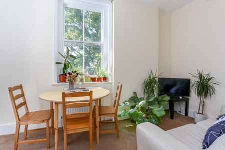 3 bedroom flat to rent - Photo 2