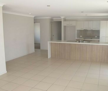 4 BEDROOM FAMILY HOME LOCATED IN QUIET STREET! - Photo 5