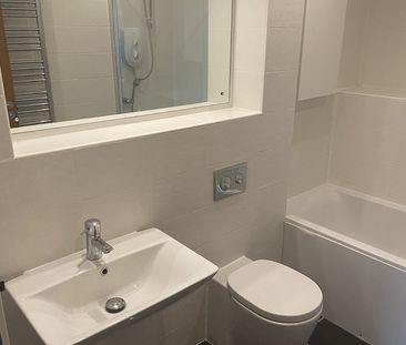 1 Bed Penthouse, Kimmerghame Place, EH4 - Photo 3