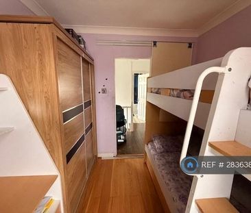 4 bedroom semi-detached house to rent - Photo 3