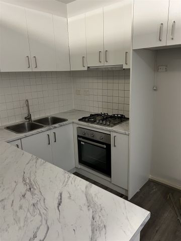 Modern Shop Low-Maintenance Living in a Prime - Photo 3