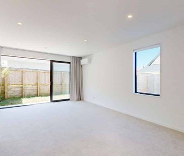 Popular and Sunny Lyall Bay - Photo 5