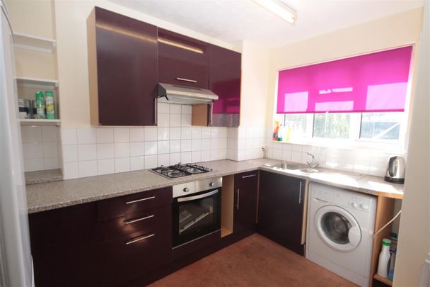 2 bedroom Flat to let - Photo 1